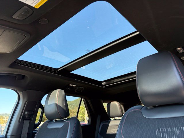 Used 2025 Ford Explorer ST w/ Sun And Sound Package AWD/4WD image 27