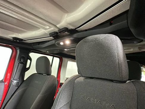 Used 2024 Jeep Wrangler Unlimited Sahara AWD/4WD image 11