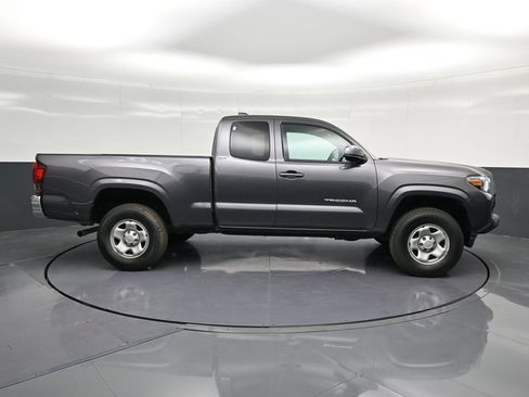 Used 2022 Toyota Tacoma 2WD Access Cab image 4