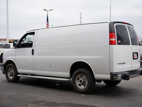 Used 2022 GMC Savana 2500 w/ Driver Convenience Package image 5