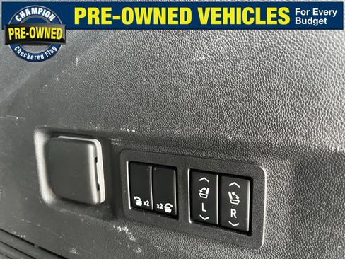 Used 2022 GMC Yukon SLT w/ SLT Premium Package image 15