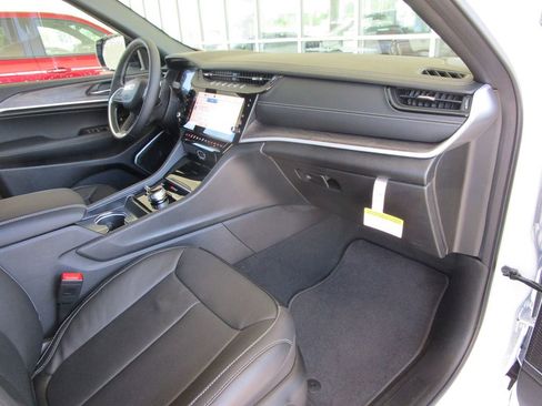 New 2026 Jeep Grand Cherokee L Limited image 23