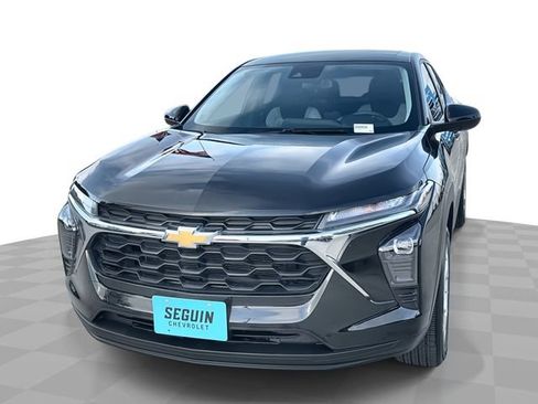 Used 2025 Chevrolet Trax LS w/ LS Convenience Package FWD image 1
