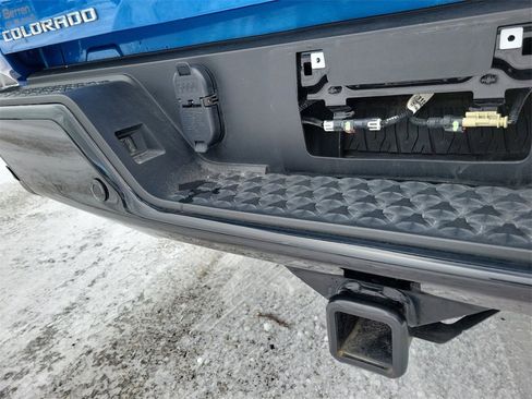 Used 2023 Chevrolet Colorado Z71 w/ Z71 Convenience Package 2 image 9