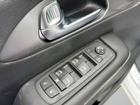 New 2026 Chrysler Pacifica Select image 10