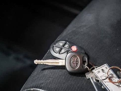 Certified 2020 Toyota Sienna SE image 29