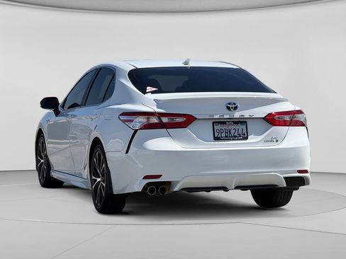 Used 2020 Toyota Camry SE w/ Sunroof Package FWD image 31