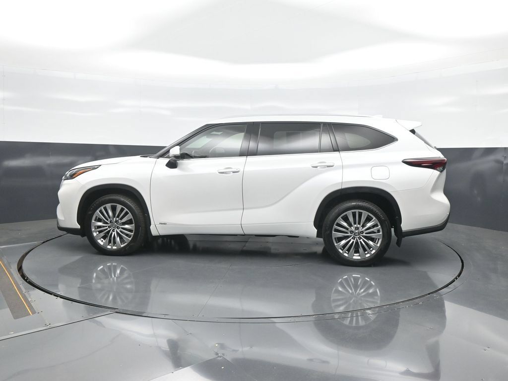 Used 2026 Toyota Highlander Platinum AWD/4WD image 4