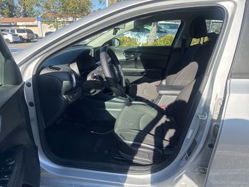 Used 2019 Kia Forte LXS FWD image 7