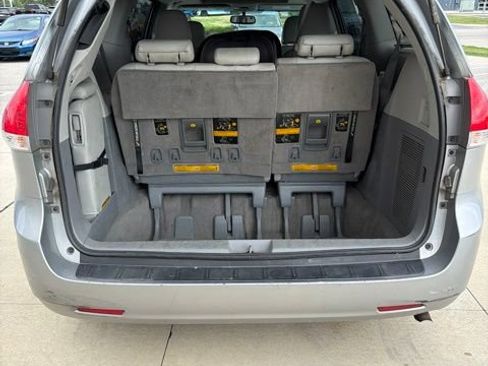 Used 2013 Toyota Sienna XLE FWD image 13