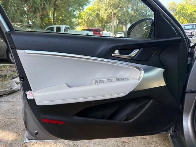 Used 2025 Genesis G70 2.5T RWD image 12