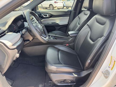 Used 2025 Jeep Compass Limited AWD/4WD image 6