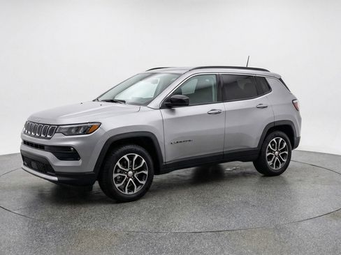 Used 2025 Jeep Compass Trailhawk AWD/4WD image 3