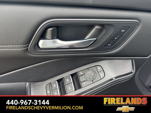 Used 2025 Nissan Rogue SL w/ Tech Package image 10