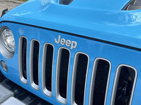 Used 2017 Jeep Wrangler Unlimited Sahara w/ Quick Order Package 24E Chief AWD/4WD image 10