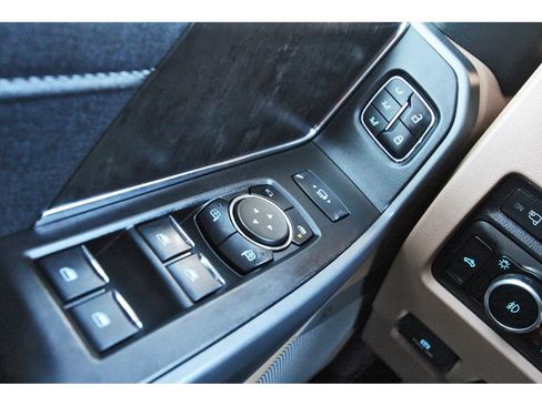 Used 2024 Ford F350 Lariat w/ Chrome Package image 20