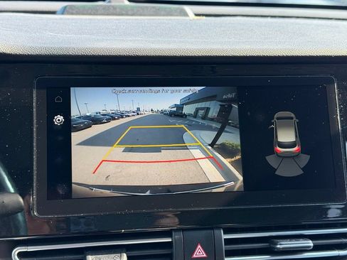 Used 2022 Kia Niro EX Premium FWD image 11