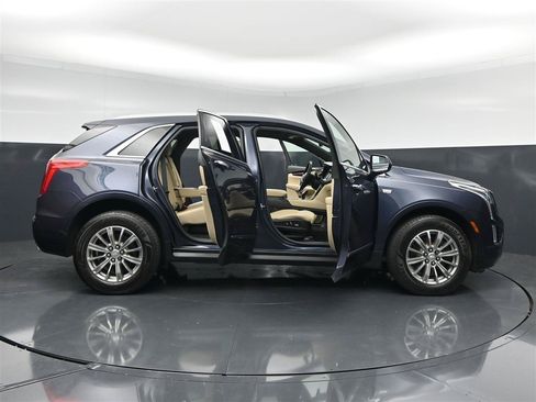 Used 2018 Cadillac XT5 Luxury w/ Driver Awareness Package AWD/4WD image 31