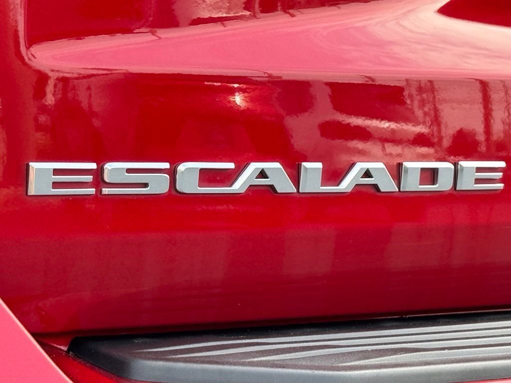 Used 2022 Cadillac Escalade Luxury AWD/4WD image 10