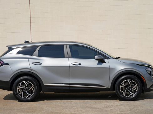 Used 2023 Kia Sportage LX FWD image 46