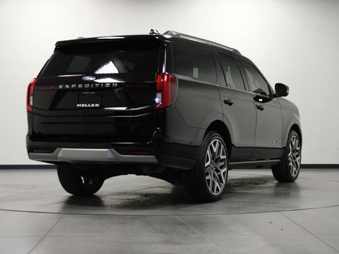 Used 2025 Ford Expedition Platinum w/ Platinum Ultimate Package AWD/4WD image 4