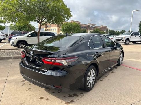 Used 2023 Toyota Camry LE FWD image 5