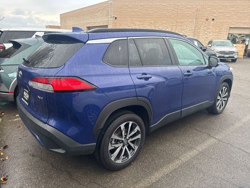 Used 2023 Toyota Corolla Cross XLE image 4