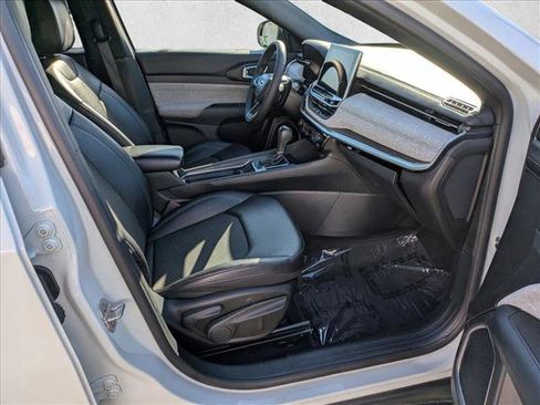 Used 2024 Jeep Compass Latitude image 20