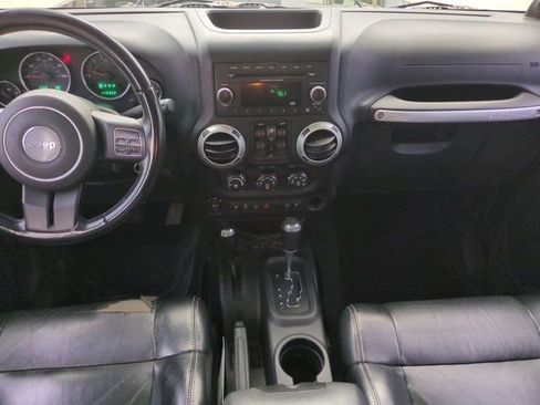 Used 2012 Jeep Wrangler Unlimited Rubicon w/ Connectivity Group AWD/4WD image 15
