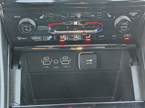 Used 2024 Jeep Grand Cherokee Limited image 23