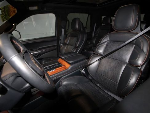 Used 2025 Lincoln Navigator Black Label image 4