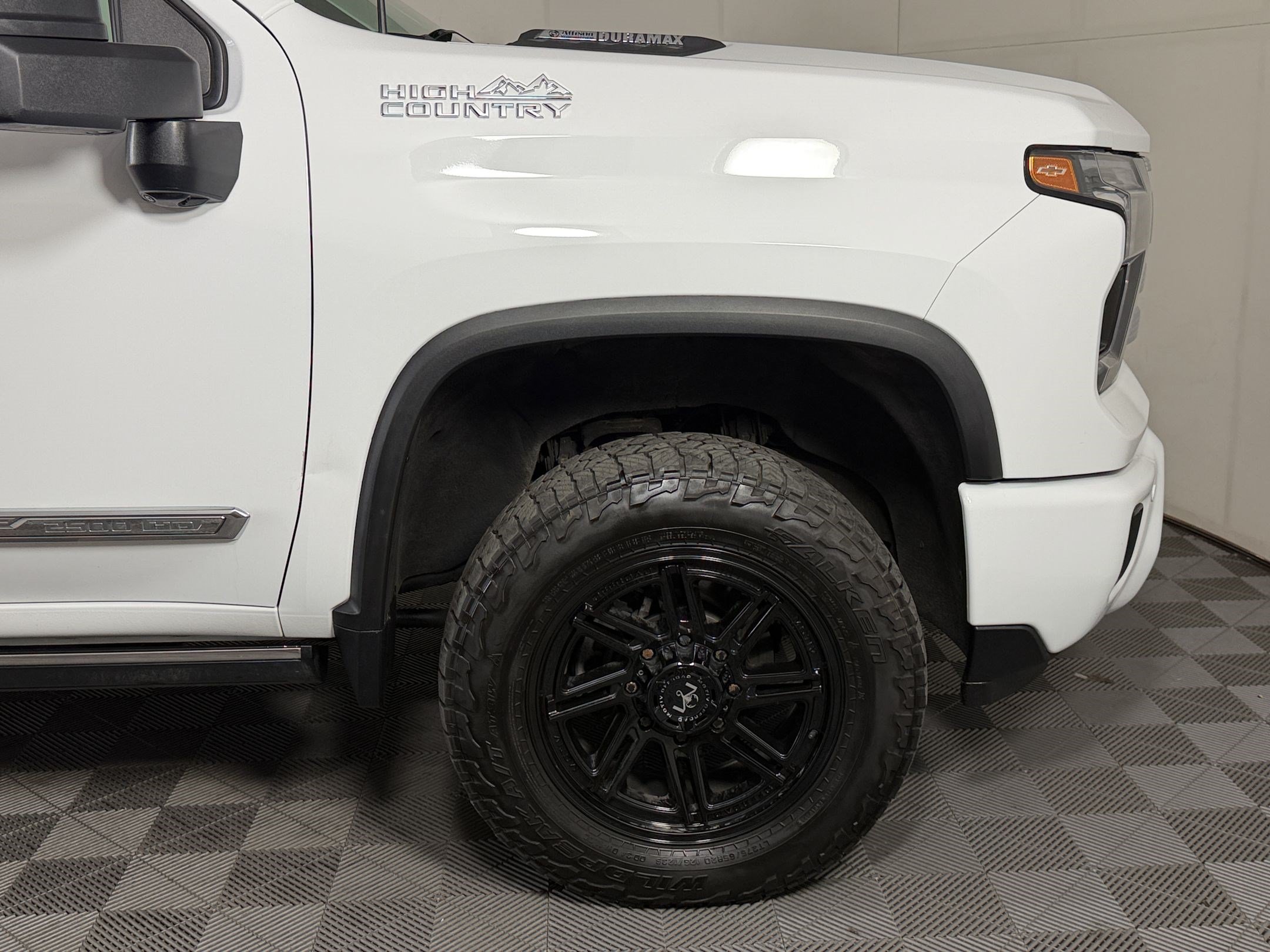 Used 2024 Chevrolet Silverado 2500 High Country w/ High Country Premium Package AWD/4WD image 13