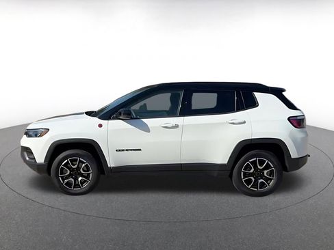 Used 2025 Jeep Compass Trailhawk AWD/4WD image 9