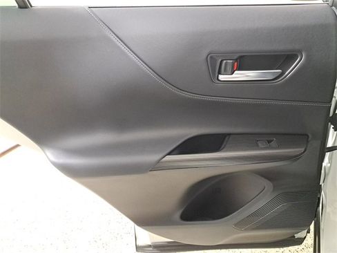Used 2022 Toyota Venza XLE image 14
