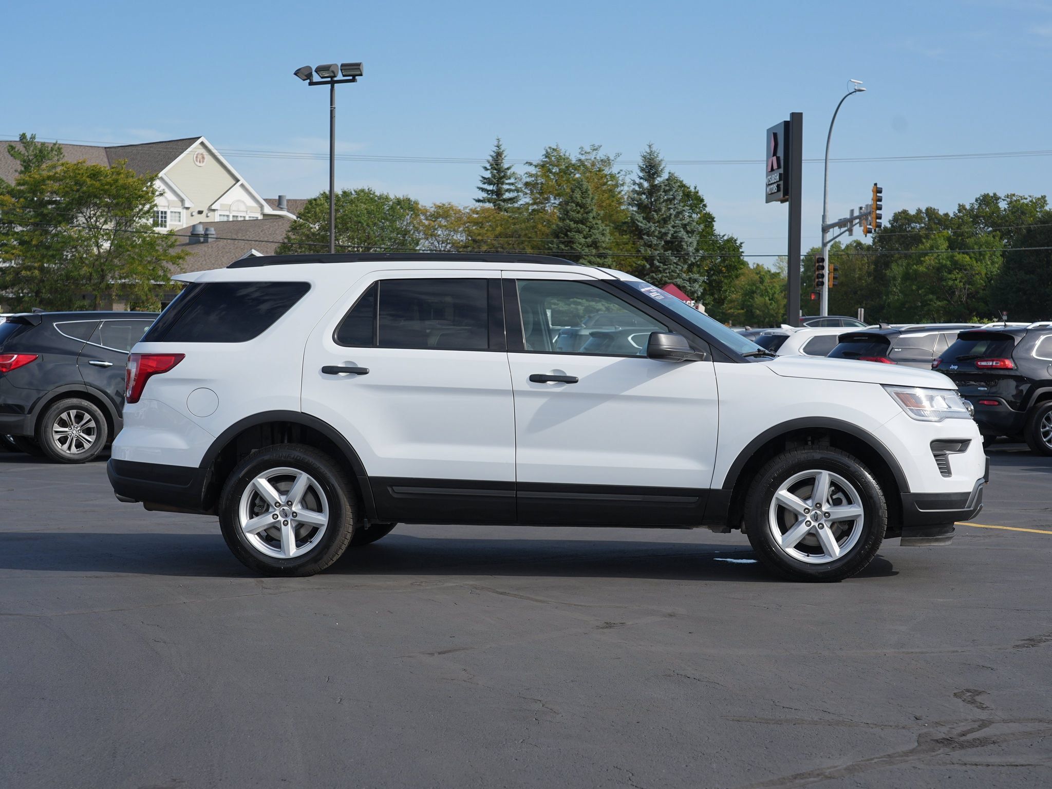 Used 2018 Ford Explorer 4WD w/ Class II Trailer Tow Package image 2
