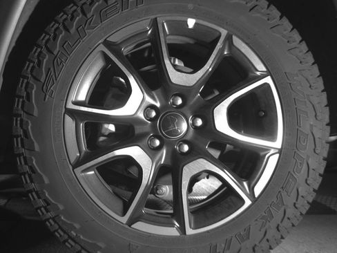 Used 2025 Jeep Compass Trailhawk AWD/4WD image 14