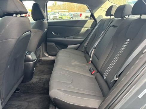 Used 2025 Hyundai Elantra SEL image 24