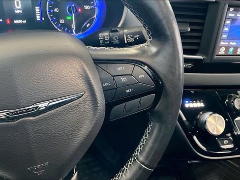 Used 2020 Chrysler Pacifica Touring w/ S Appearance Package image 21