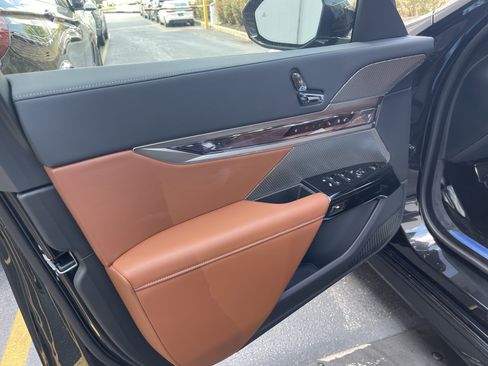 Used 2026 BMW 750e xDrive image 11