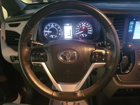 Used 2017 Toyota Sienna XLE image 18