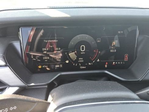 Used 2026 GMC Acadia Elevation w/ Elevation Premium Package AWD/4WD image 3