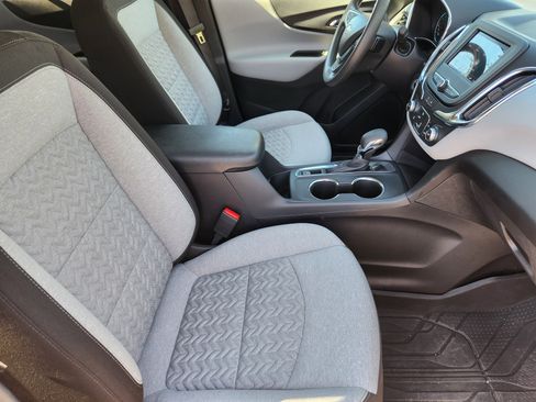 Used 2024 Chevrolet Equinox LS w/ LS Convenience Package image 11