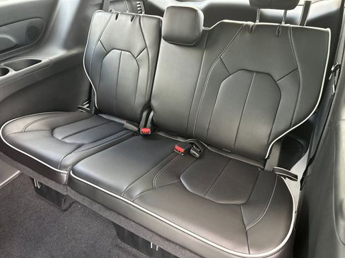 New 2026 Chrysler Pacifica Limited image 15