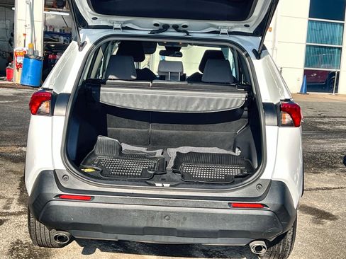 Used 2020 Toyota RAV4 XLE image 24
