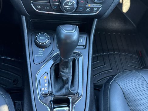 Used 2020 Jeep Cherokee Limited image 25