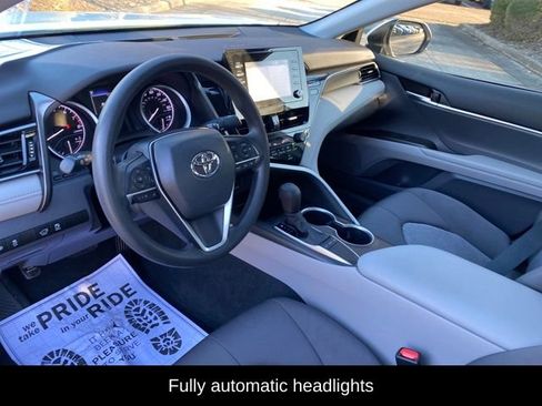 Used 2022 Toyota Camry LE image 5