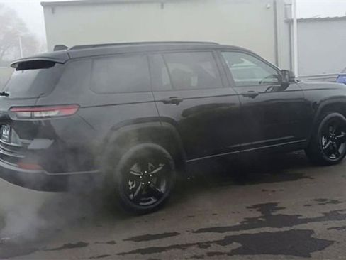 Used 2024 Jeep Grand Cherokee L Limited w/ Black Appearance Package image 3