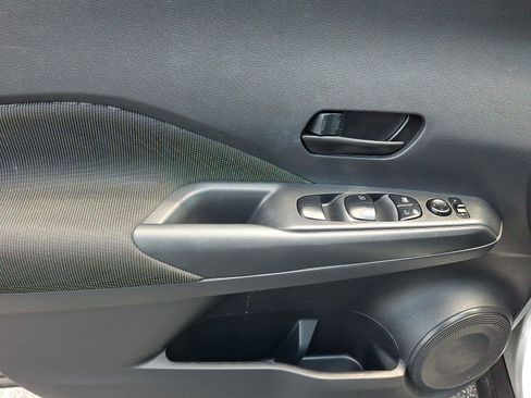 Used 2019 Nissan Kicks S FWD image 15
