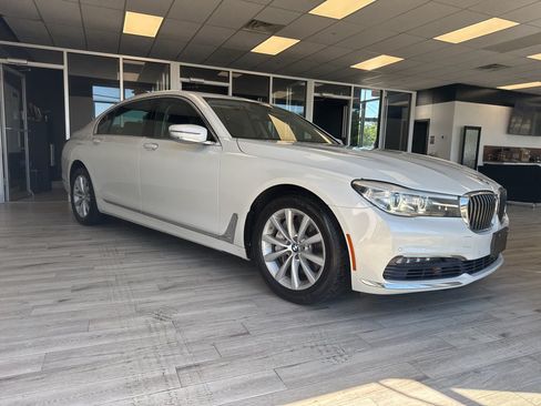 Used 2017 BMW 740i RWD image 3