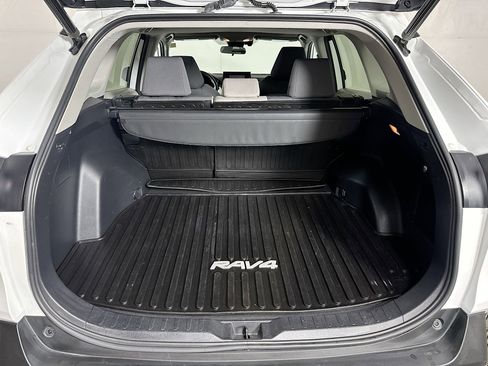 Used 2020 Toyota RAV4 XLE w/ Convenience Package image 24